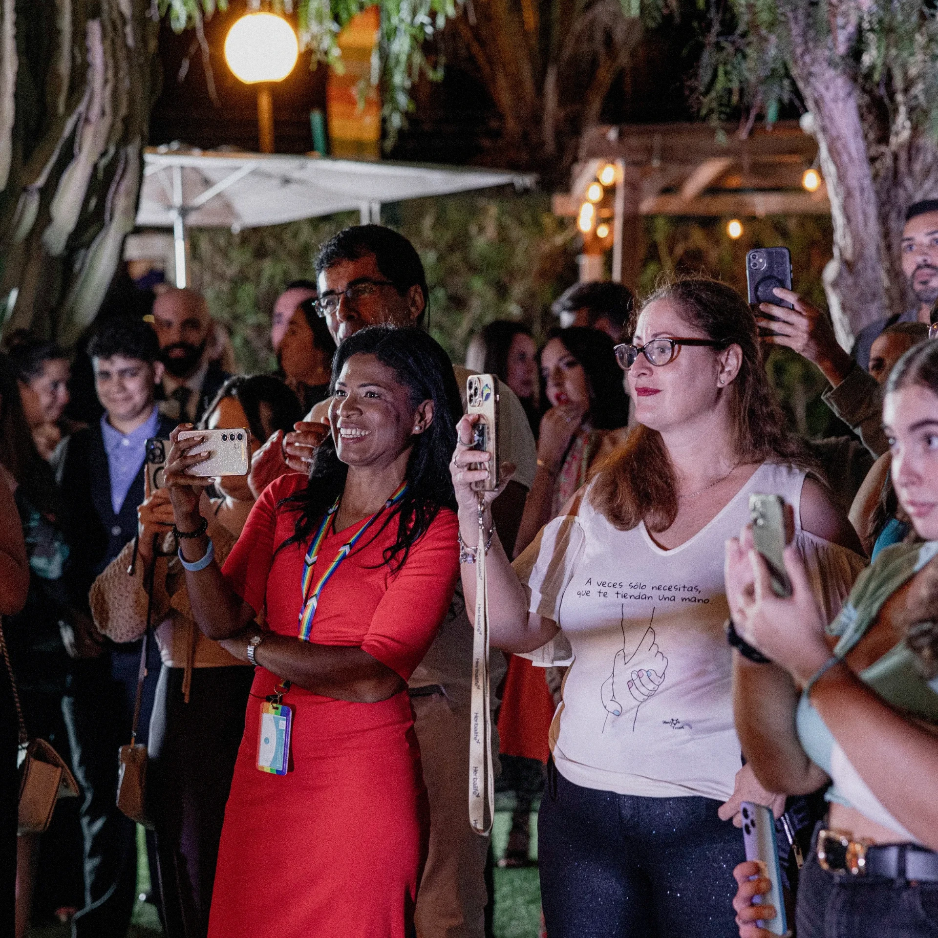 Público disfrutando del desfile